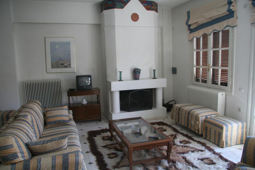 Villa C & C Делфи Екстериор снимка